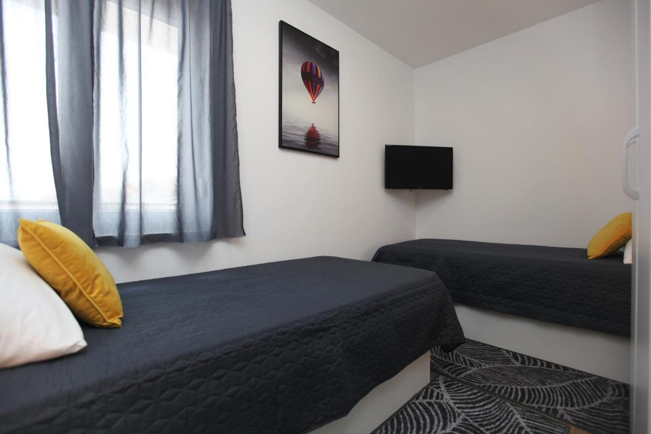 Apartmani Ive โตรกีร์ ภายนอก รูปภาพ