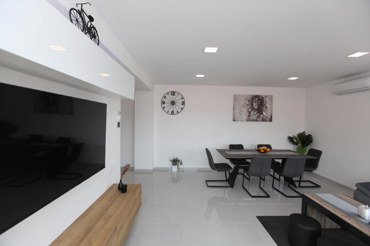 Apartmani Ive โตรกีร์ ภายนอก รูปภาพ