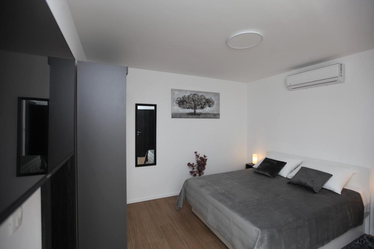 Apartmani Ive โตรกีร์ ภายนอก รูปภาพ