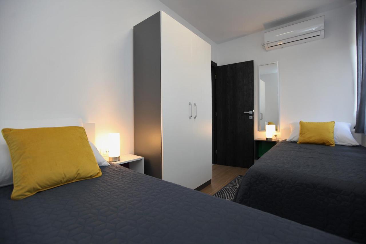 Apartmani Ive โตรกีร์ ภายนอก รูปภาพ