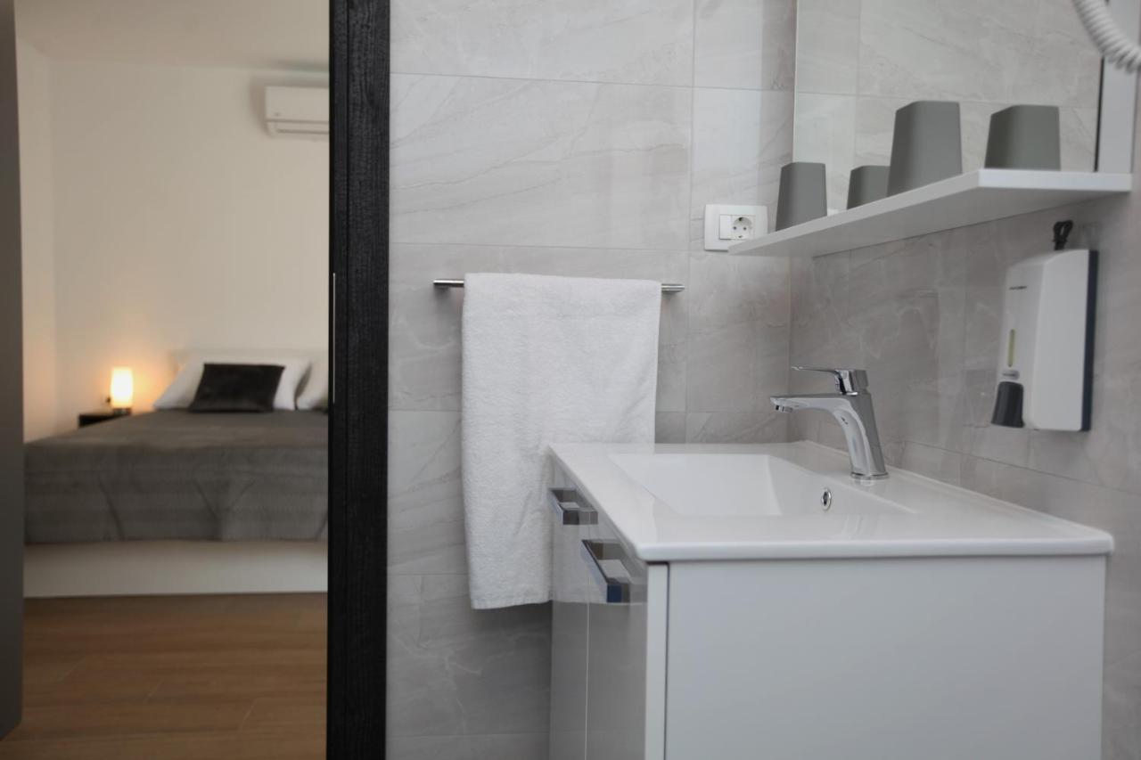 Apartmani Ive โตรกีร์ ภายนอก รูปภาพ