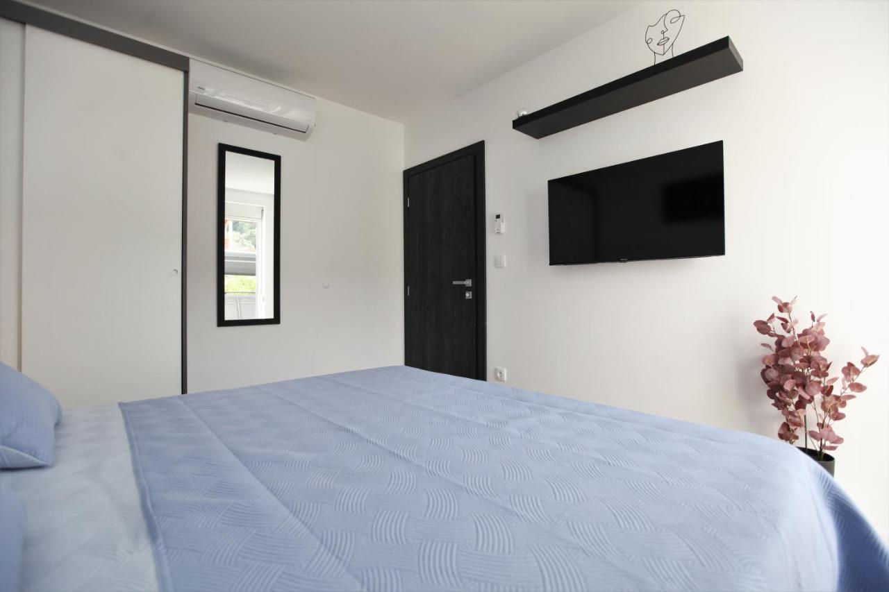 Apartmani Ive โตรกีร์ ภายนอก รูปภาพ